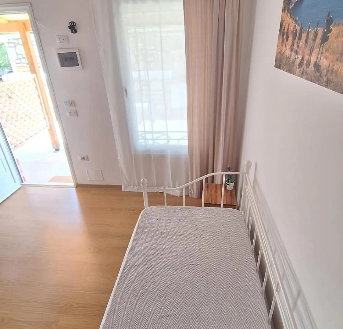 Holiday home Tonea'S Houses Himare
