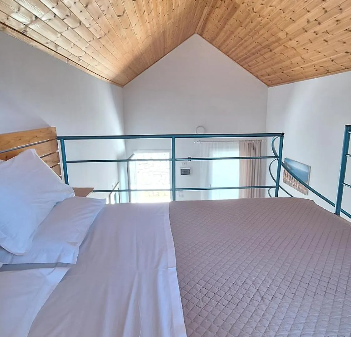 Tonea'S Houses Himare