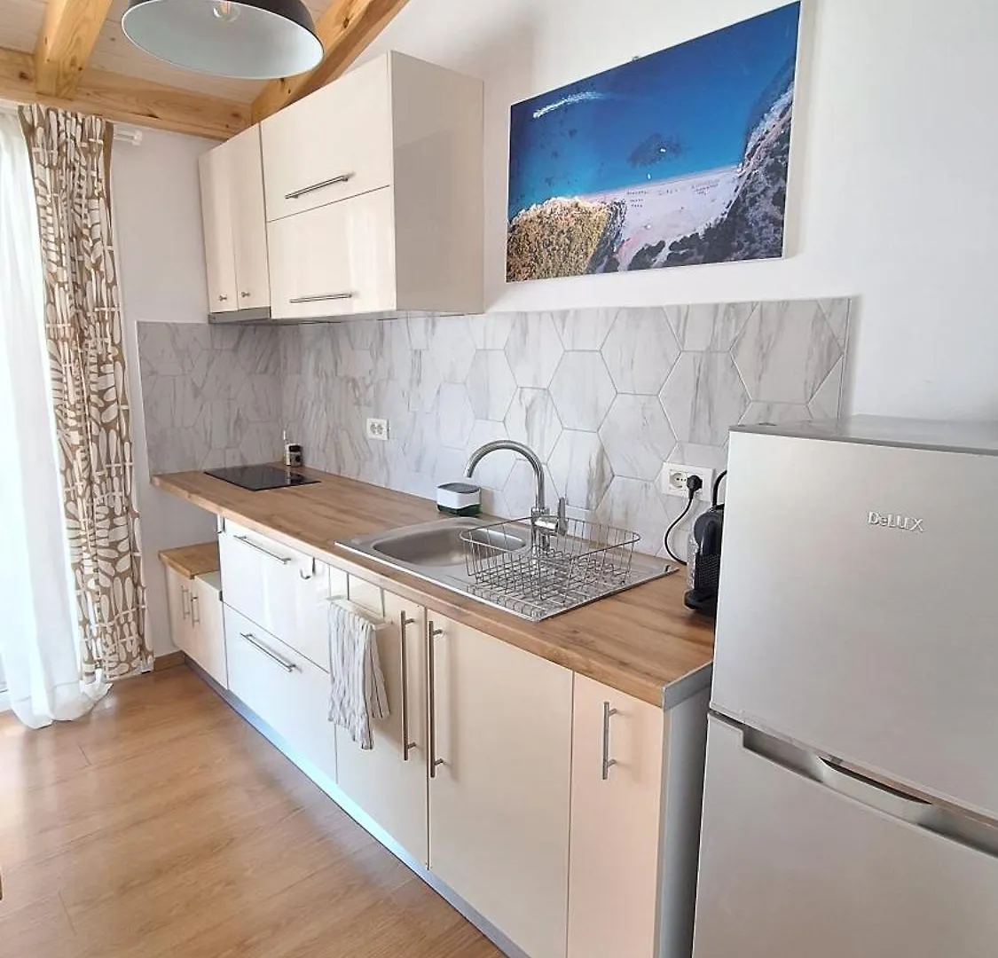 Tonea'S Houses Himare