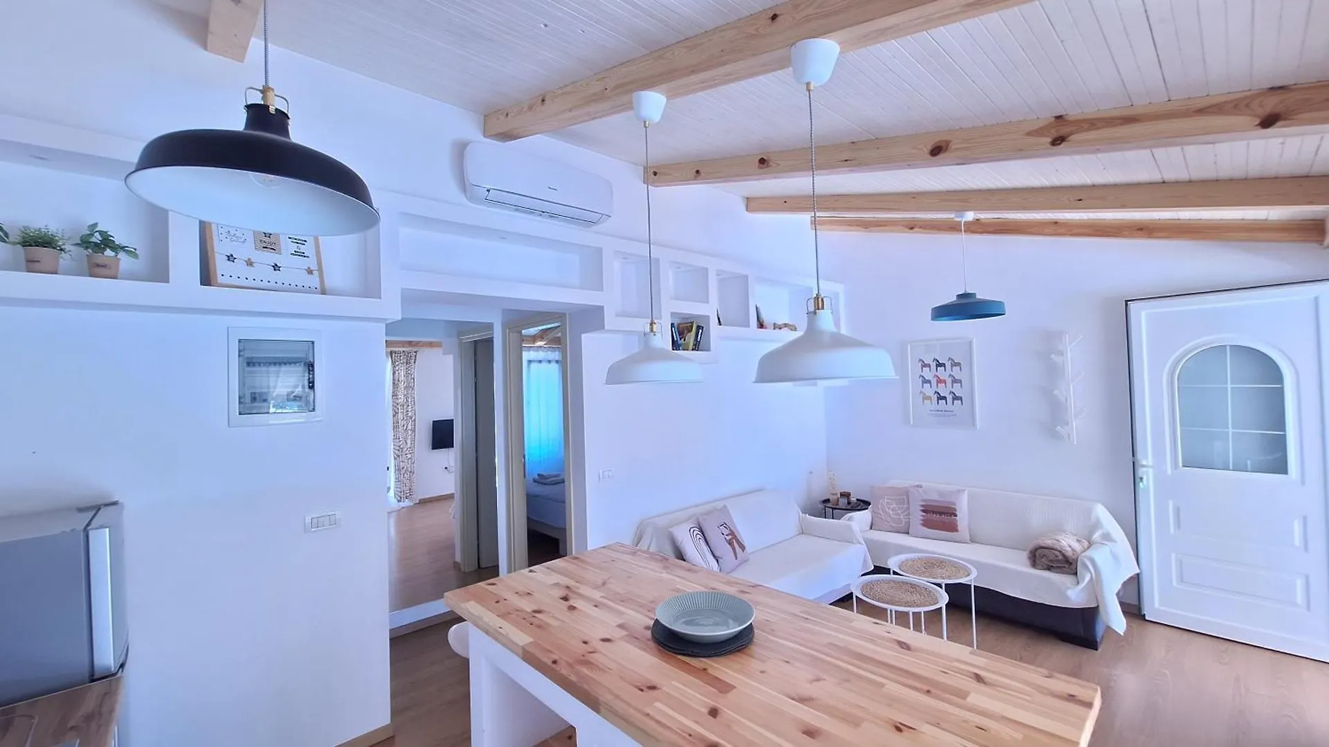 Tonea'S Houses Himare 0*,