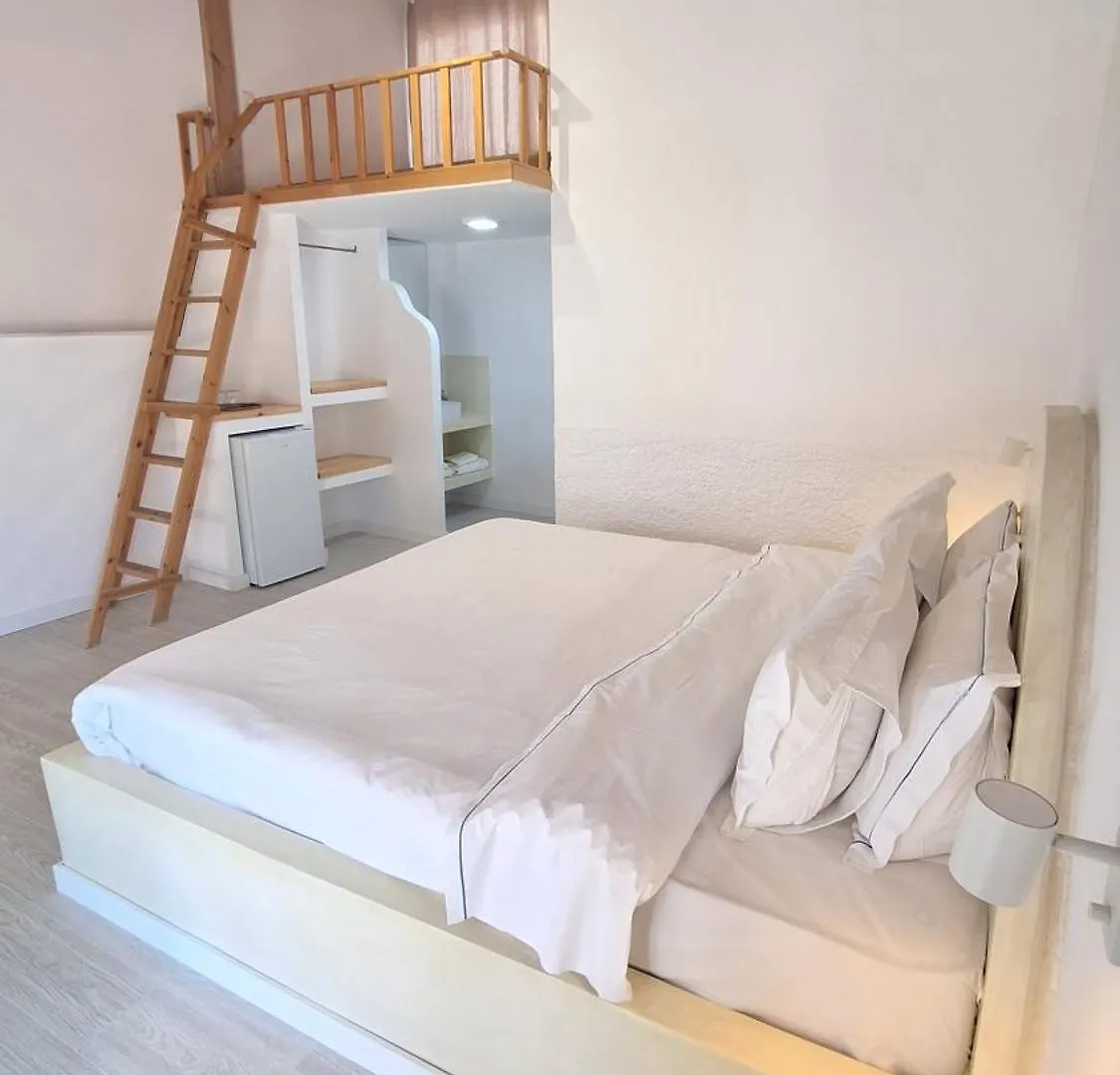 Tonea'S Houses Himare