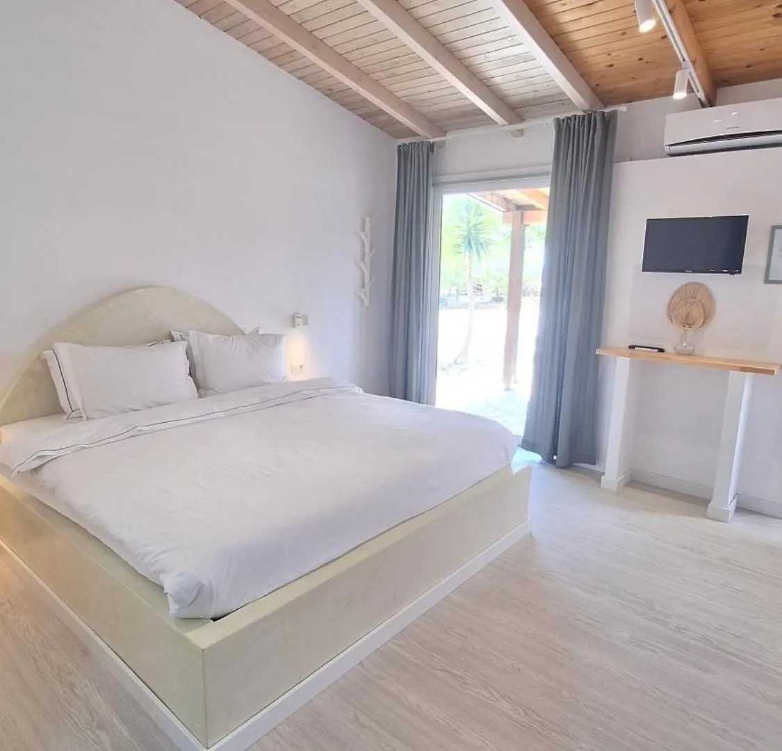 Tonea'S Houses Himare
